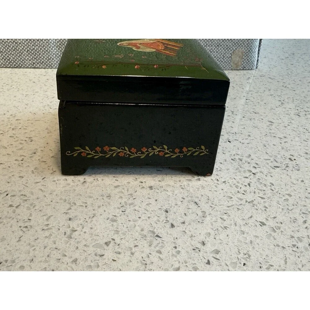 Russian Lacquer Jewelry Box Beautiful Hand Painted Design Made in Russia